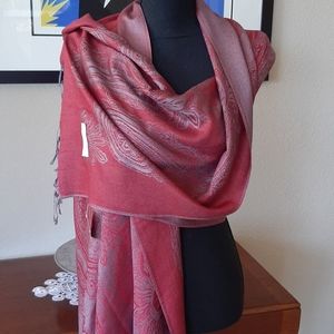 Wrap/scarf never used